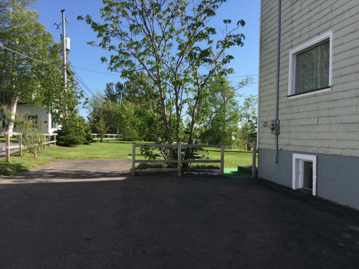 Appartement Chez Leon Grandes-Bergeronnes Exteriör bild